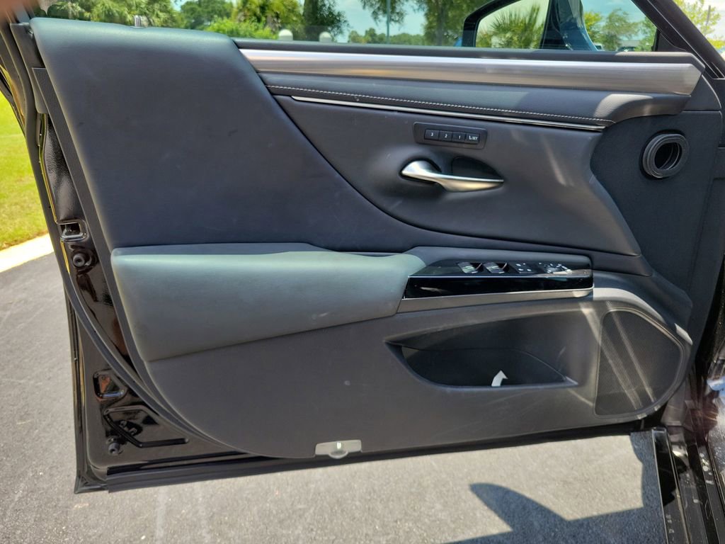 Used 2022 Lexus ES 350 F Sport w/ Accessory Package 2 FWD image 17