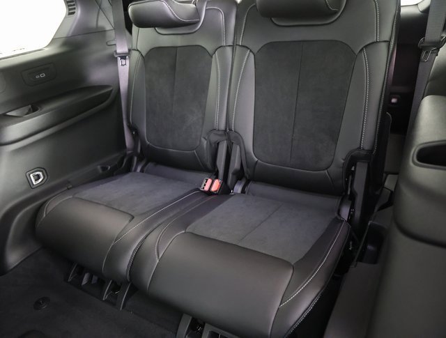 Used 2025 Jeep Grand Cherokee L Altitude image 9