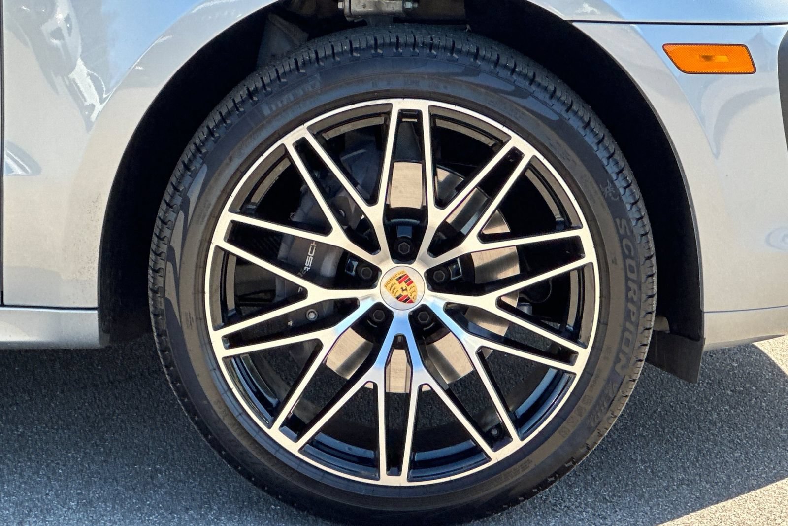Used 2025 Porsche Macan AWD/4WD image 42