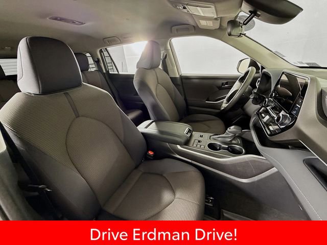 Used 2023 Toyota Highlander L image 24