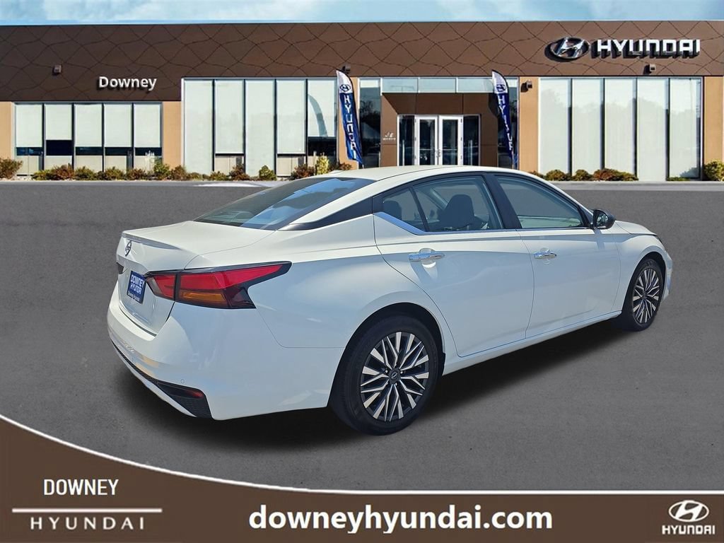 Used 2025 Nissan Altima 2.5 SV FWD image 5