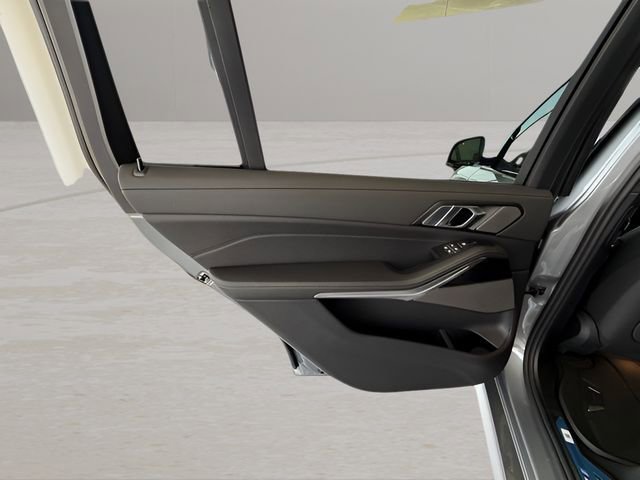 Used 2026 BMW X7 xDrive40i w/ M Sport Package image 21