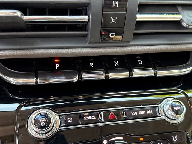 Used 2020 Lincoln Corsair AWD w/ Premium Package image 17