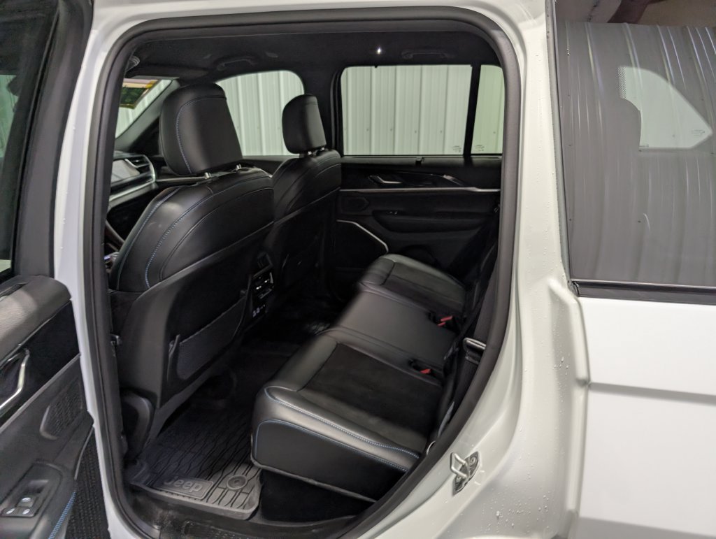 Used 2023 Jeep Grand Cherokee Trailhawk w/ Advanced Protech Group II AWD/4WD image 9