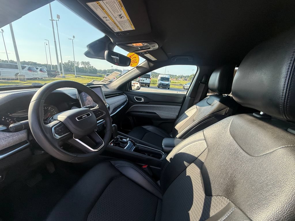 Used 2024 Jeep Compass Latitude AWD/4WD image 19
