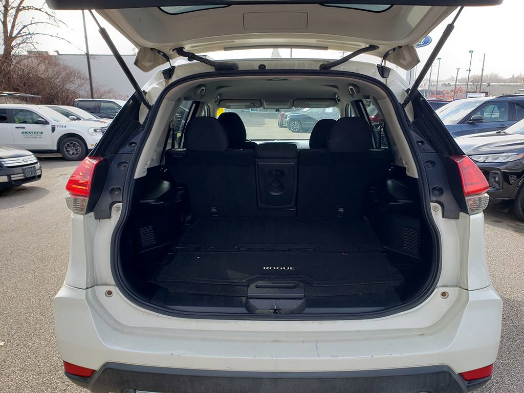 Used 2017 Nissan Rogue SV image 8