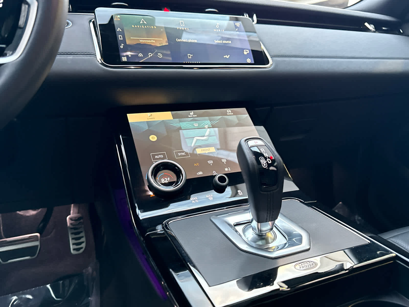 Certified 2023 Land Rover Range Rover Evoque R-Dynamic SE image 9