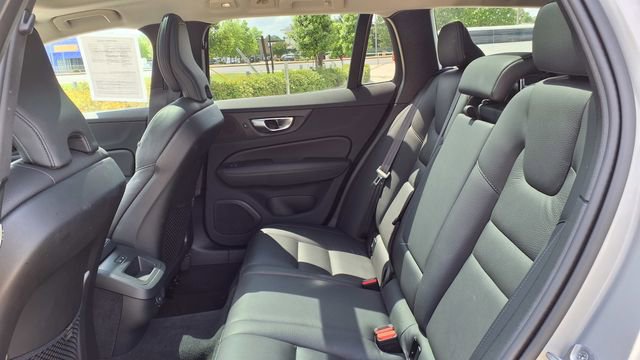 Certified 2025 Volvo V60 B5 Cross Country Plus AWD/4WD image 17