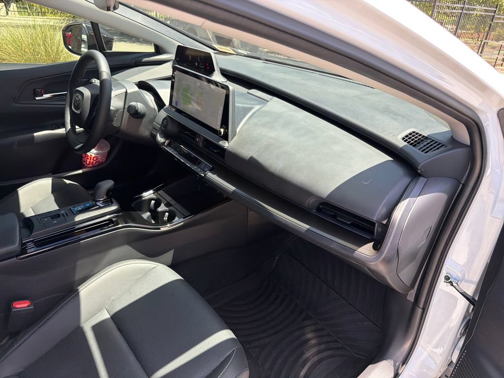 Used 2025 Toyota Prius FWD image 38