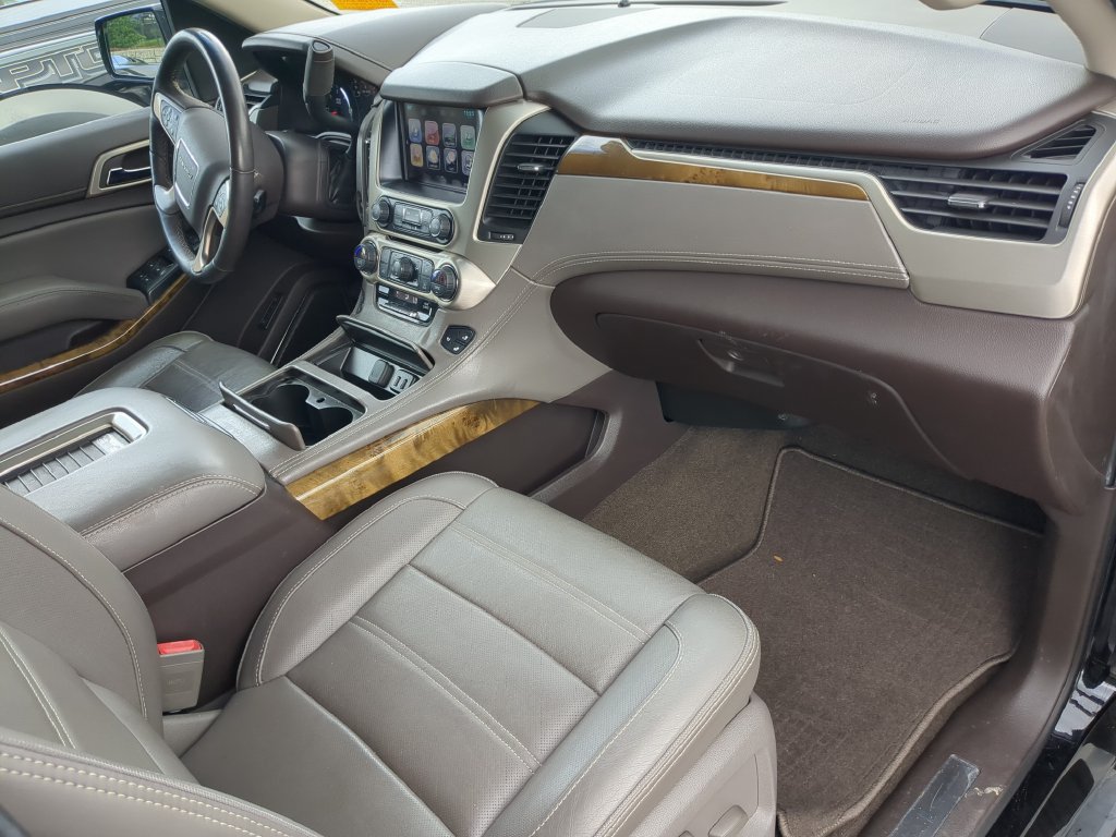 Used 2017 GMC Yukon Denali w/ Enhanced Security Package AWD/4WD image 13