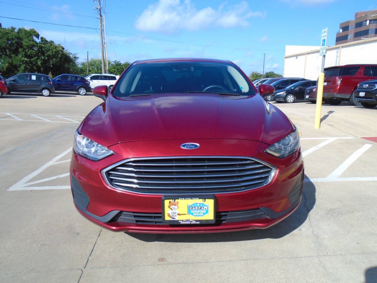 Used 2019 Ford Fusion SE FWD image 2