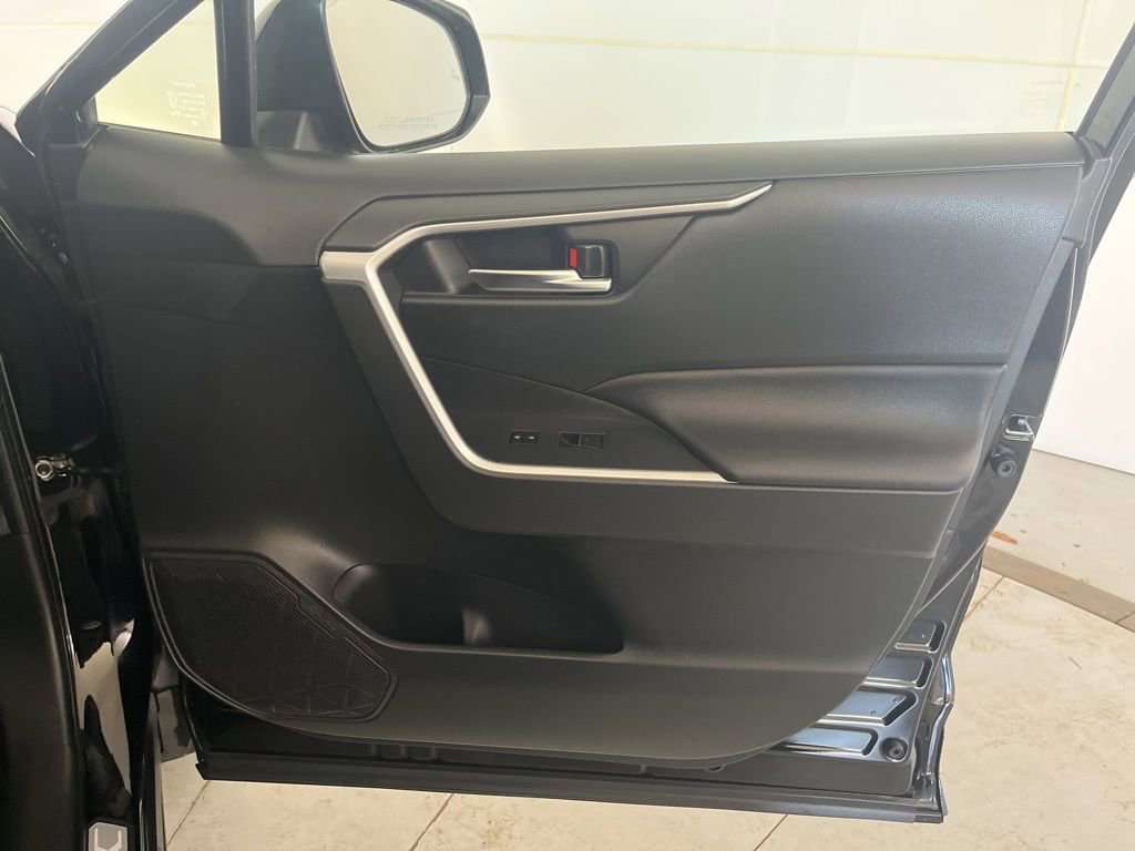 Used 2023 Toyota RAV4 SE w/ Weather & Moonroof Package image 30