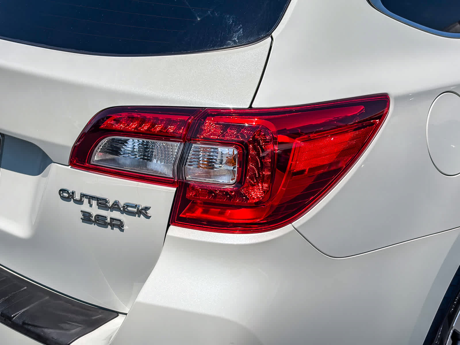 Used 2017 Subaru Outback 3.6R Touring AWD/4WD image 8