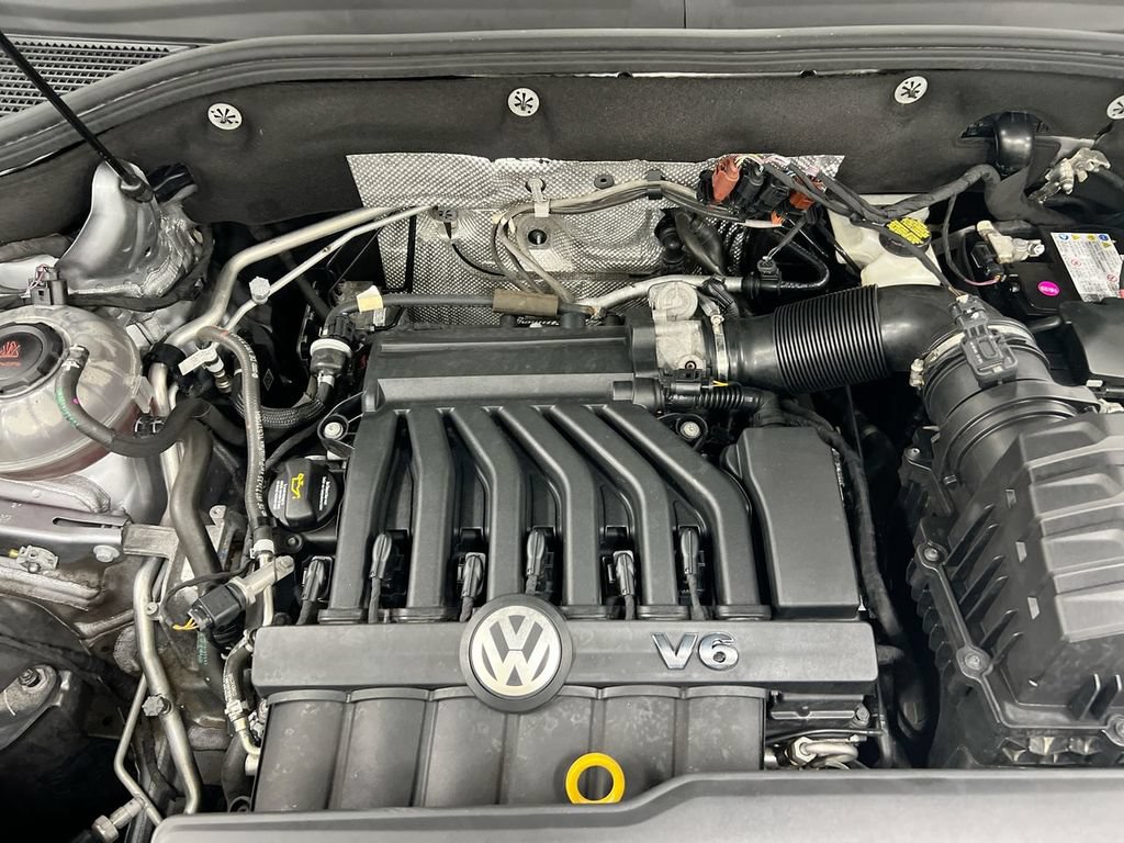 Used 2021 Volkswagen Atlas Cross Sport SEL R-Line AWD/4WD image 25