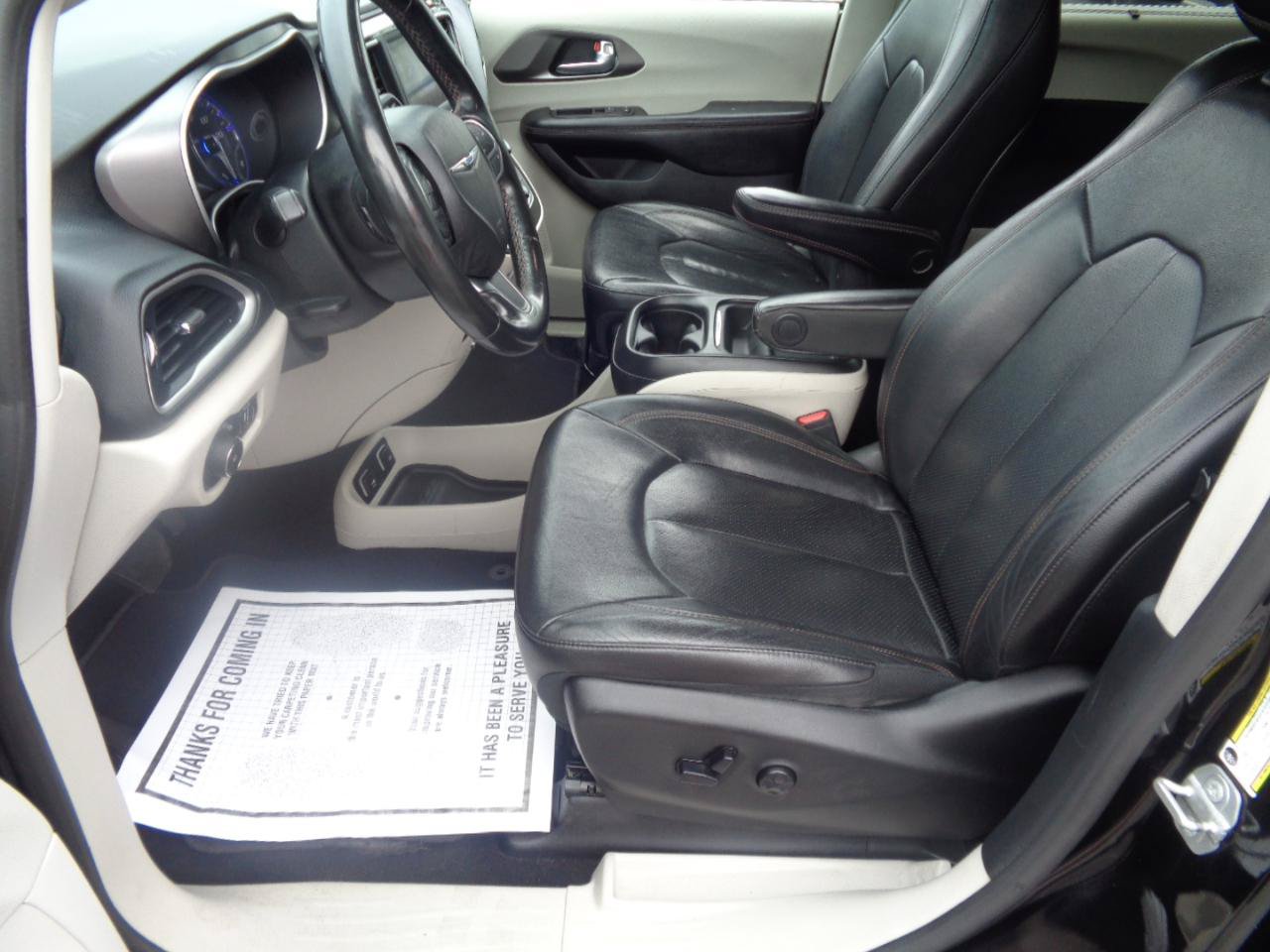 Used 2020 Chrysler Pacifica Touring-L FWD image 21