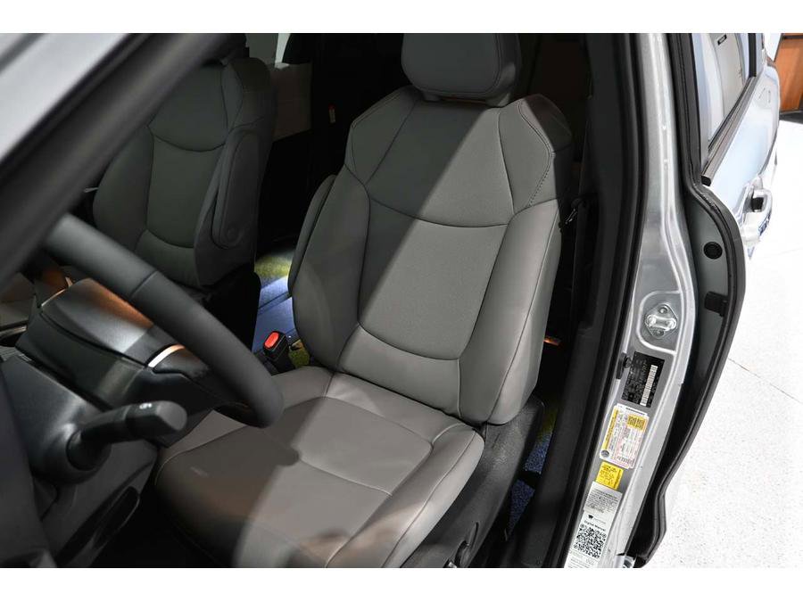 New 2025 Toyota Sienna XLE w/ XLE Plus Package image 14