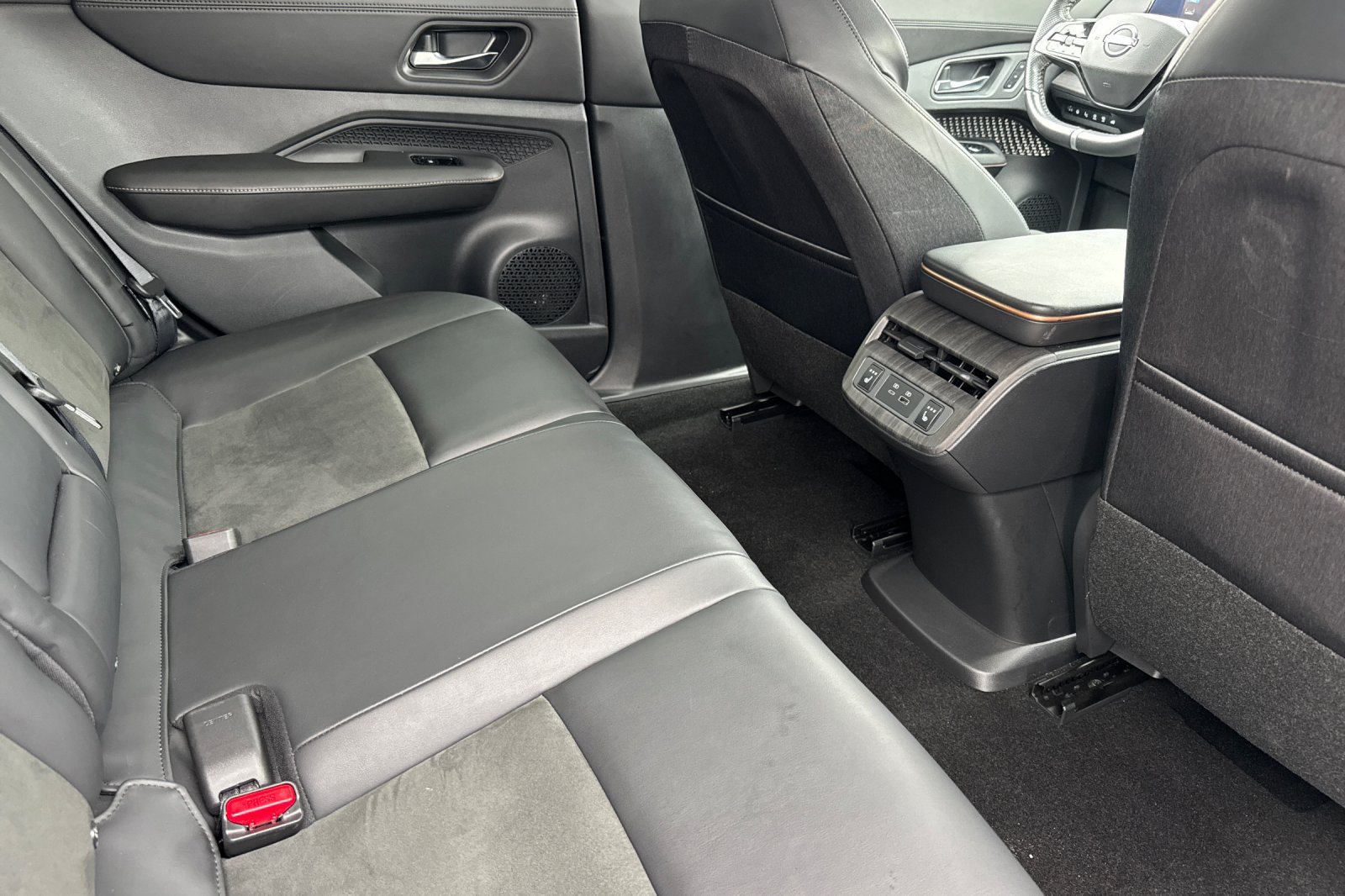 Used 2023 Nissan Ariya AWD image 19