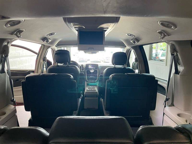 Used 2015 Chrysler Town & Country Touring-L w/ Driver Convenience Group FWD image 47