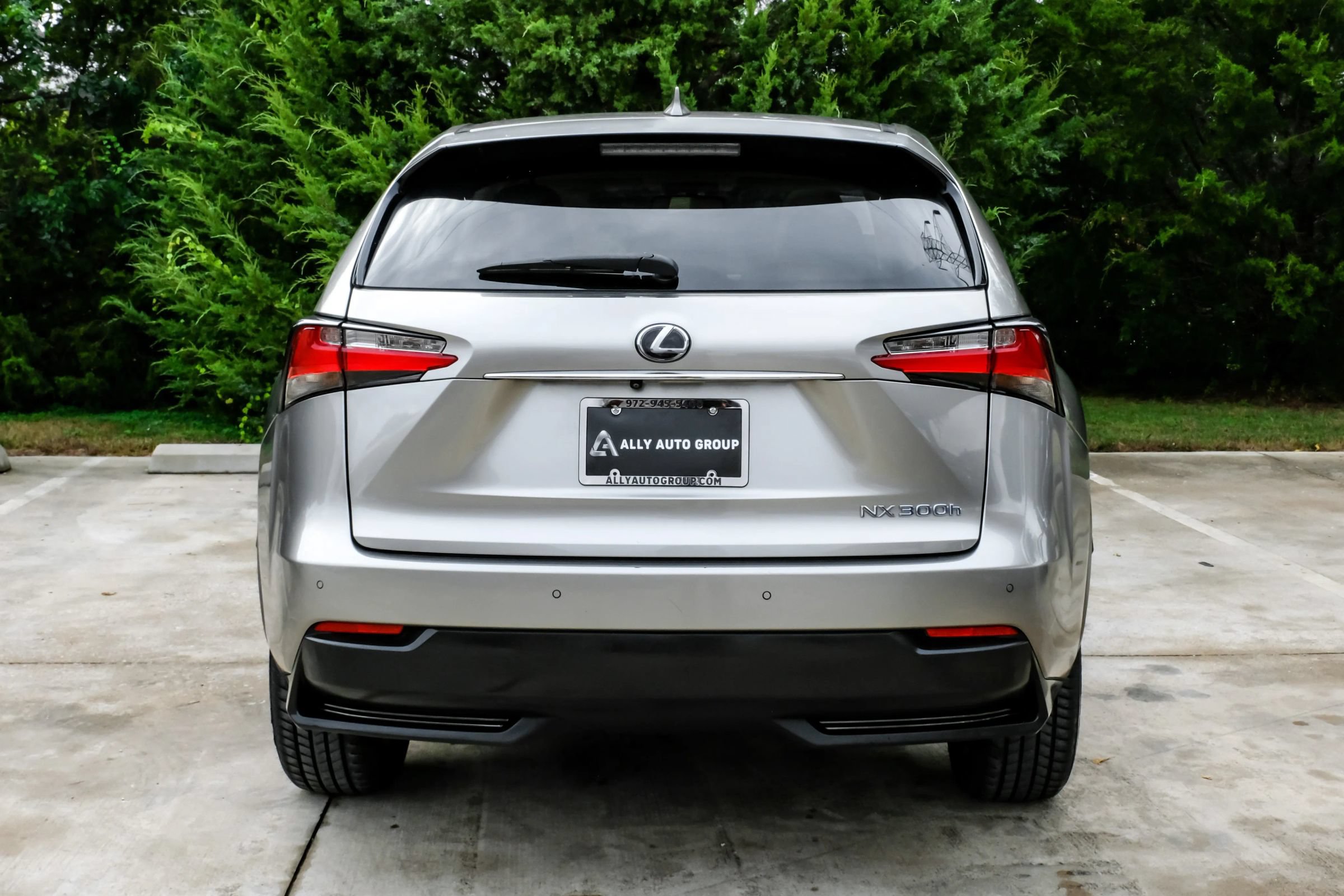 Used 2016 Lexus NX 300h FWD w/ Luxury Package image 10