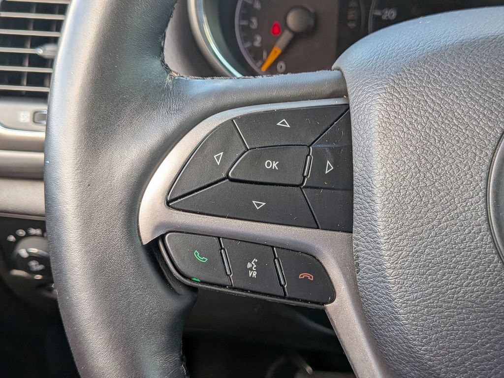 Used 2019 Jeep Grand Cherokee Altitude AWD/4WD image 23