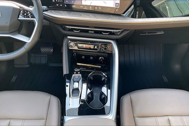 Used 2025 Audi Q5 Premium w/ Convenience Package image 15