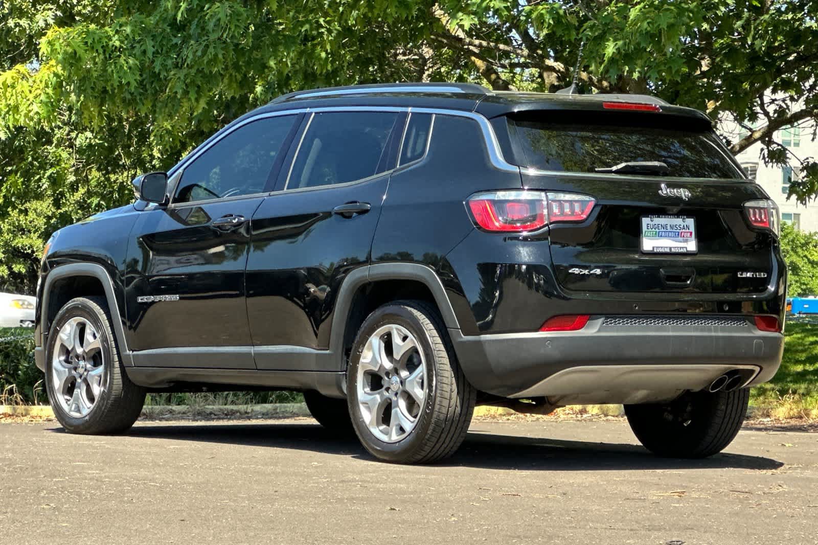 Used 2017 Jeep Compass Limited w/ Navigation Group AWD/4WD image 6