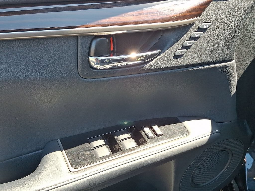 Used 2016 Lexus ES 300h w/ Navigation System Package FWD image 13
