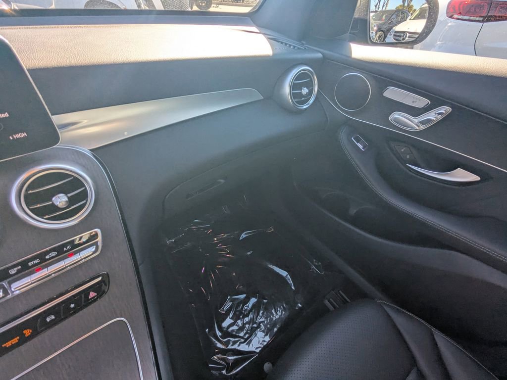 Certified 2022 Mercedes-Benz GLC 300 4MATIC image 4