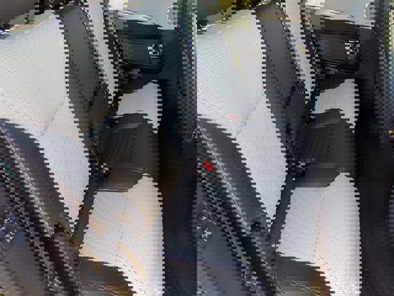 Used 2023 Land Rover Discovery S R-Dynamic image 19