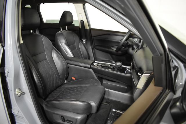 Certified 2023 Nissan Rogue Platinum w/ Platinum Premium Package AWD/4WD image 35