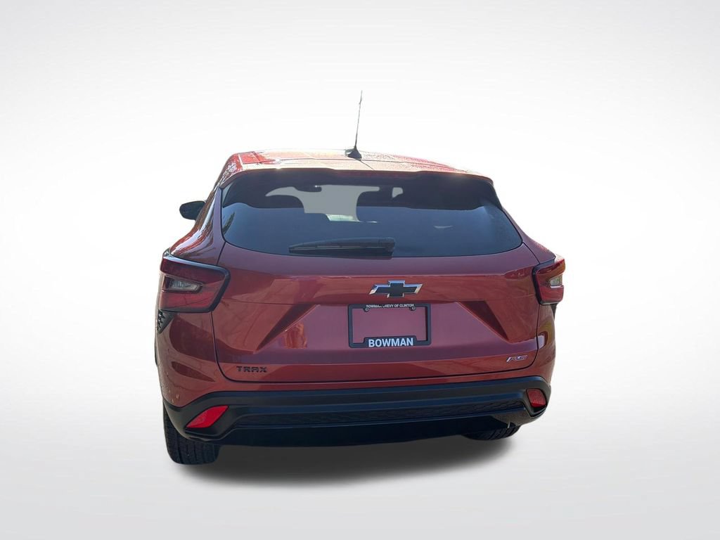 Used 2024 Chevrolet Trax RS w/ Sunroof Package FWD image 5