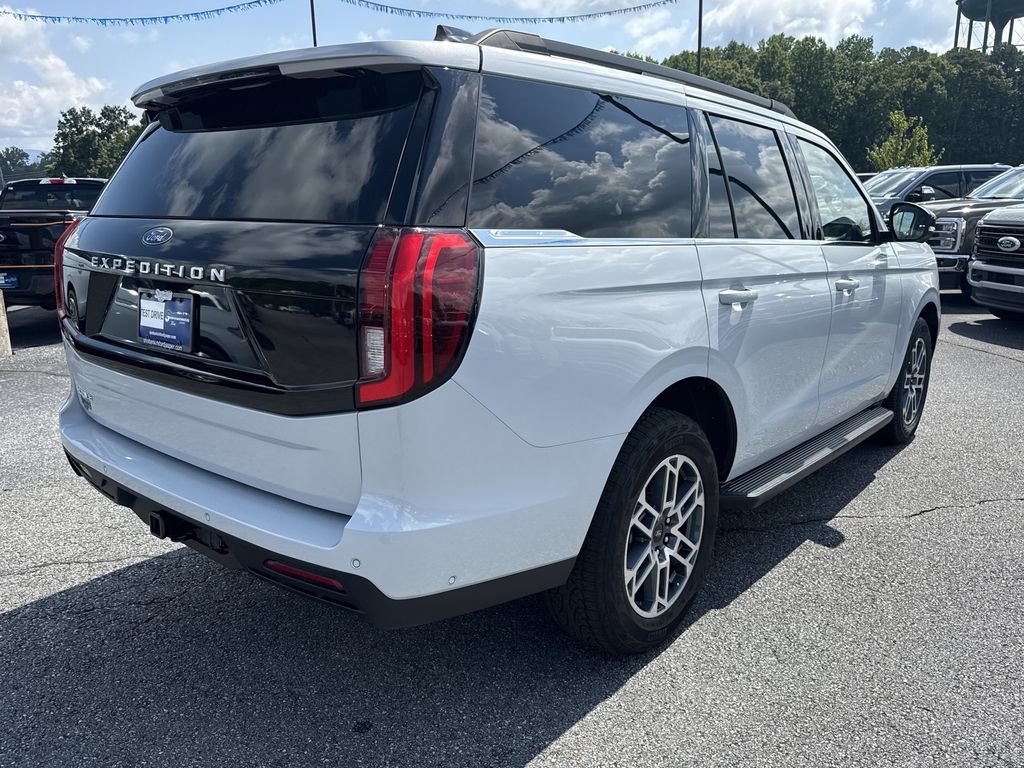 Used 2025 Ford Expedition Active AWD/4WD image 7
