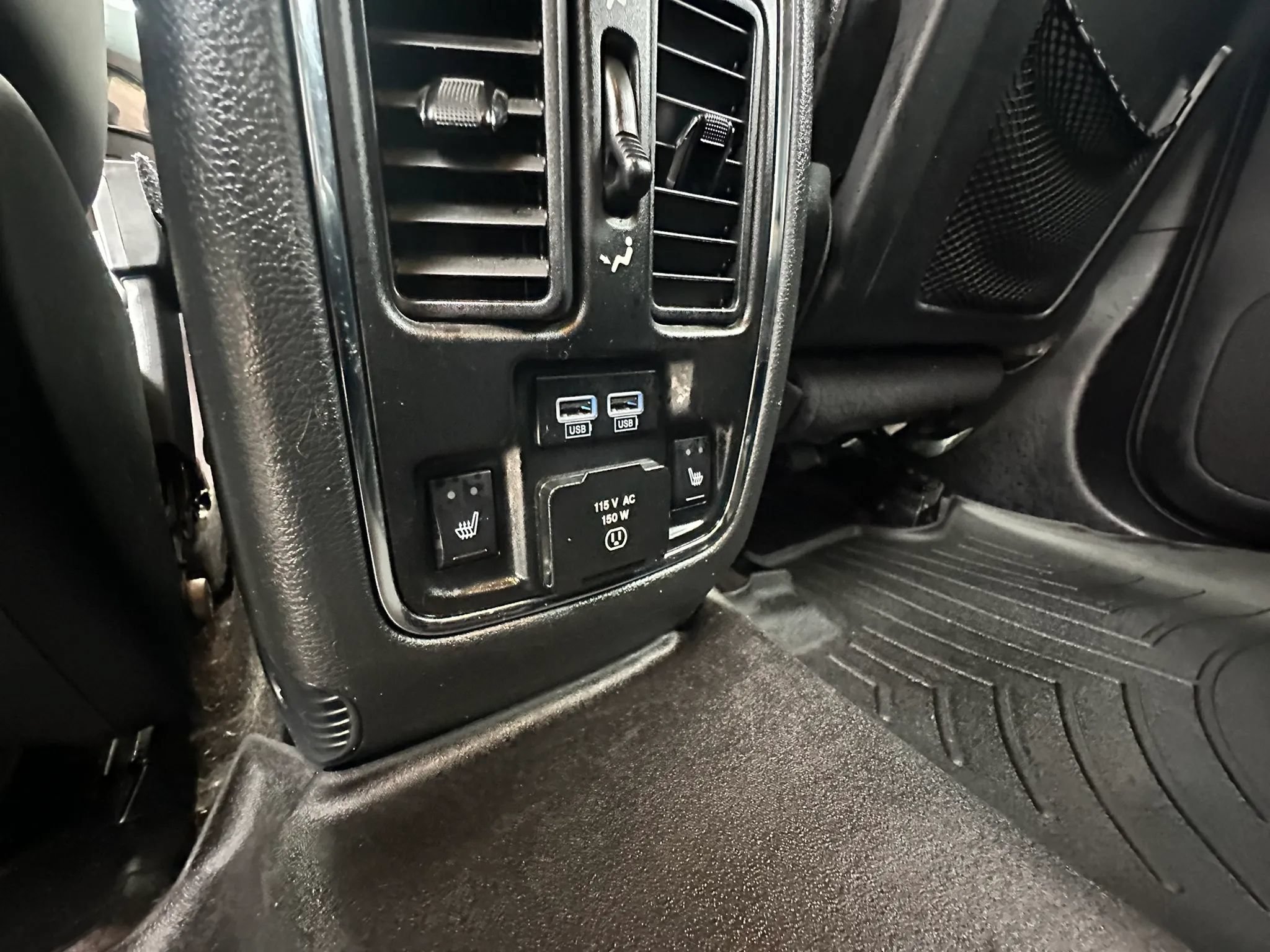 Used 2016 Dodge Durango Limited w/ Nav & Power Liftgate Group AWD/4WD image 17