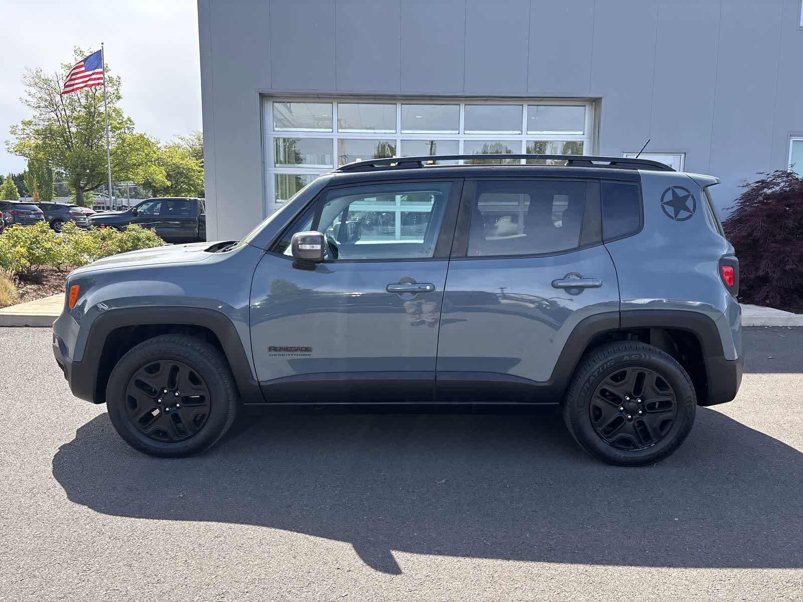 Used 2017 Jeep Renegade Trailhawk AWD/4WD image 2