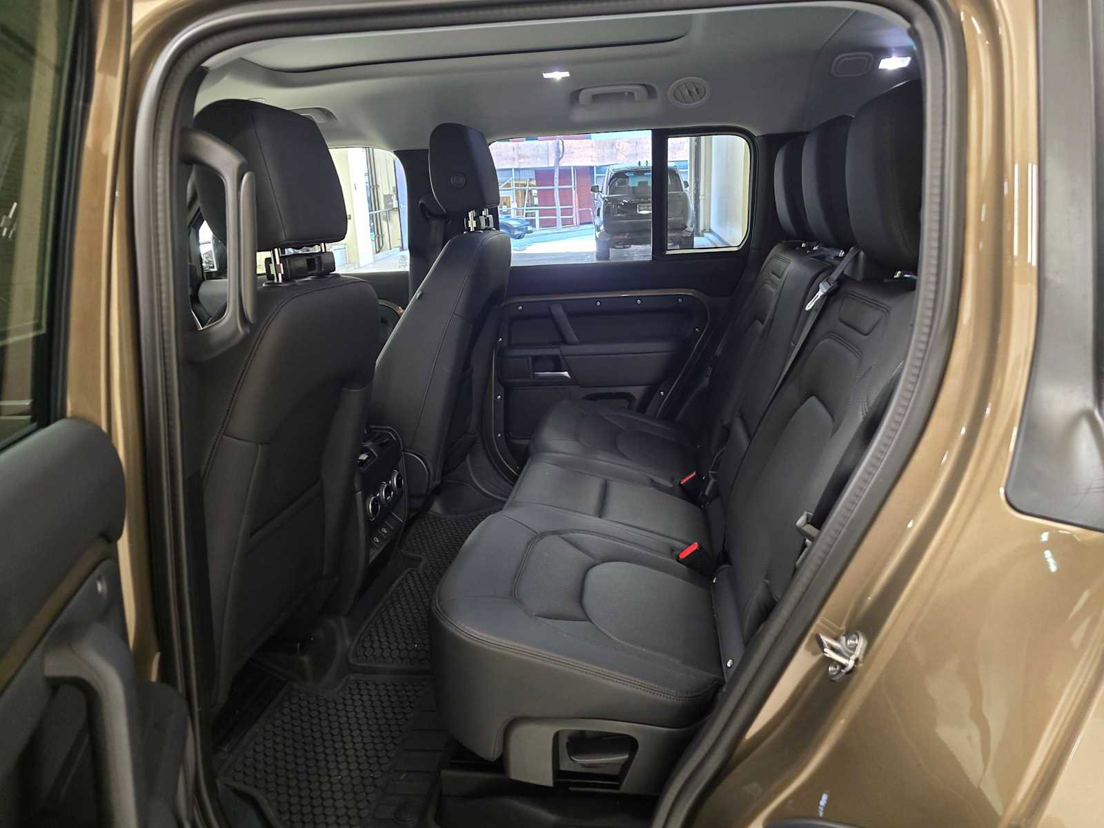 Used 2025 Land Rover Defender 130 S image 19