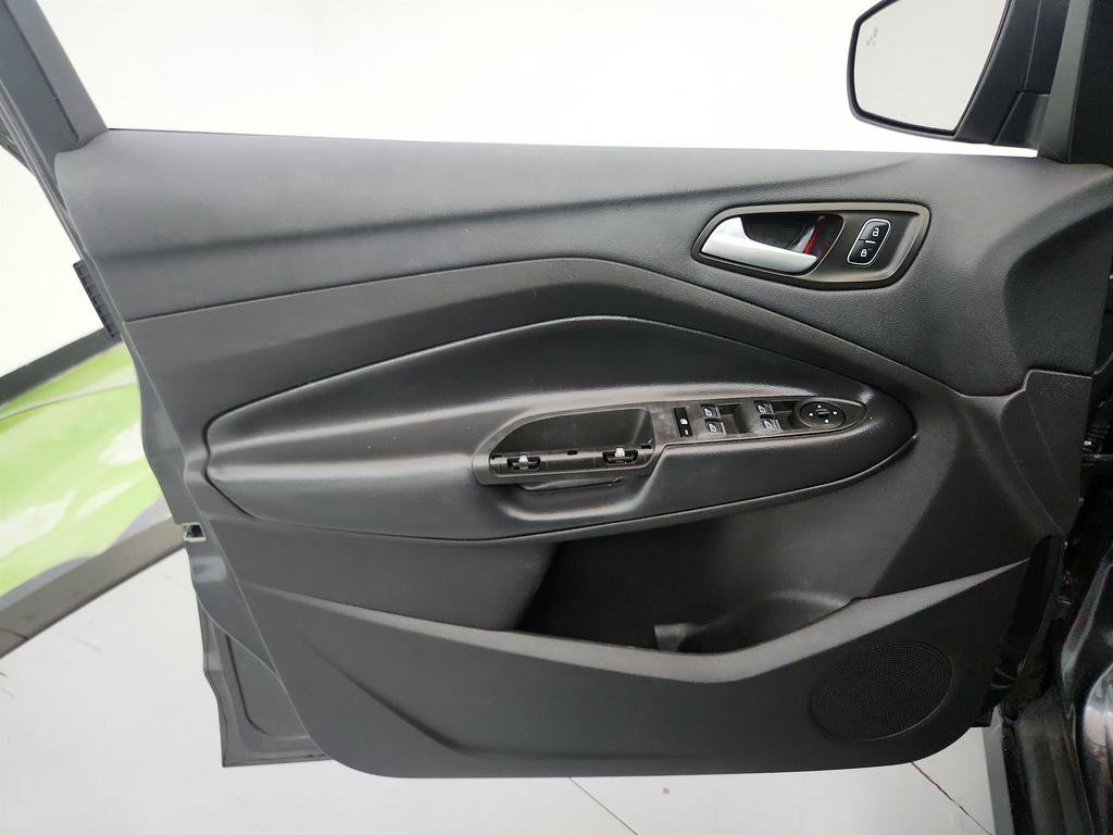 Used 2017 Ford C-MAX Titanium w/ Equipment Group 301A FWD image 22
