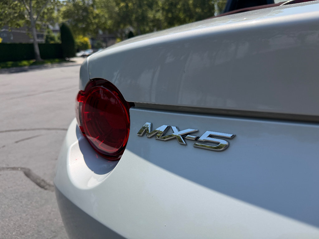 Used 2018 MAZDA MX-5 Miata Grand Touring RWD image 33