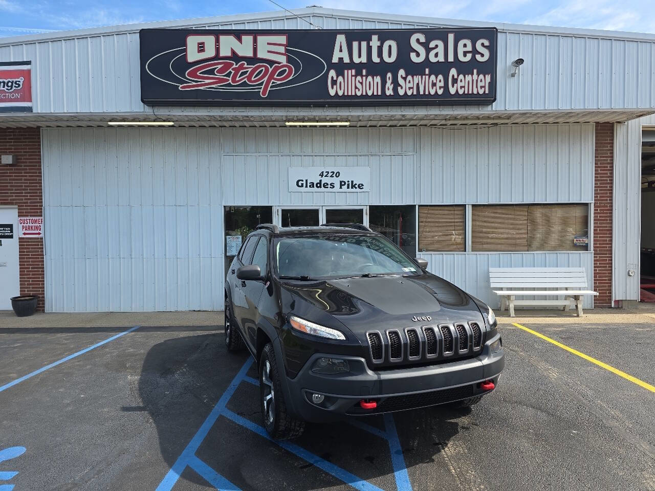 Used 2016 Jeep Cherokee Trailhawk w/ Cold Weather Group AWD/4WD image 1