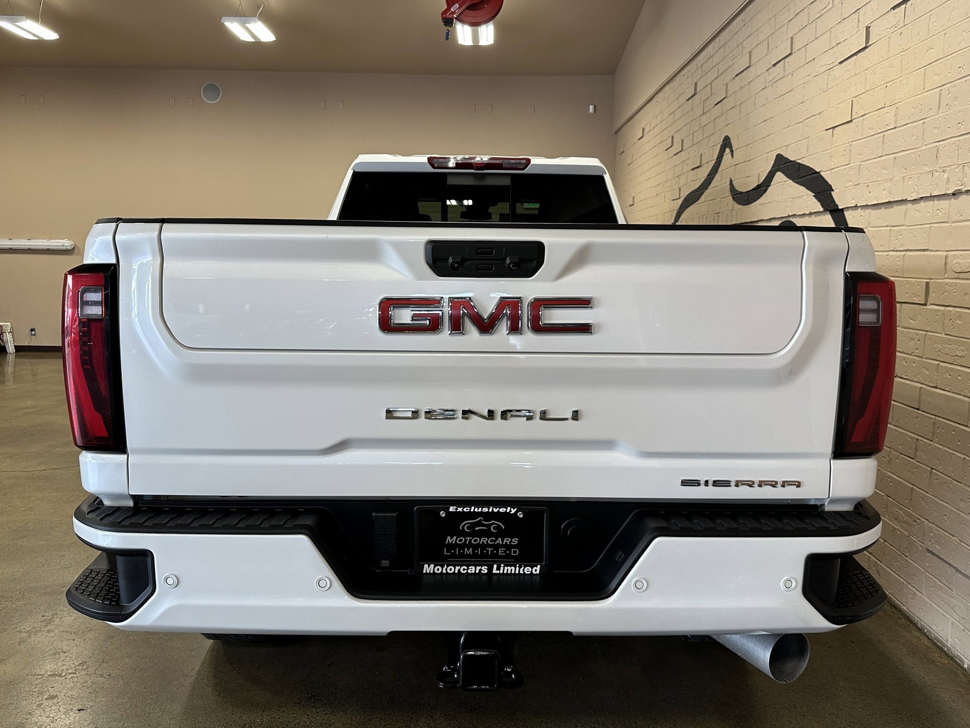 Used 2024 GMC Sierra 3500 Denali image 6