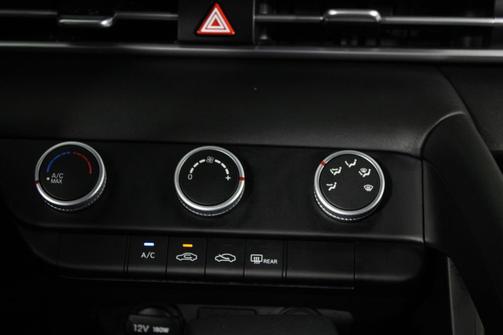 Used 2023 Hyundai Elantra SE FWD image 22