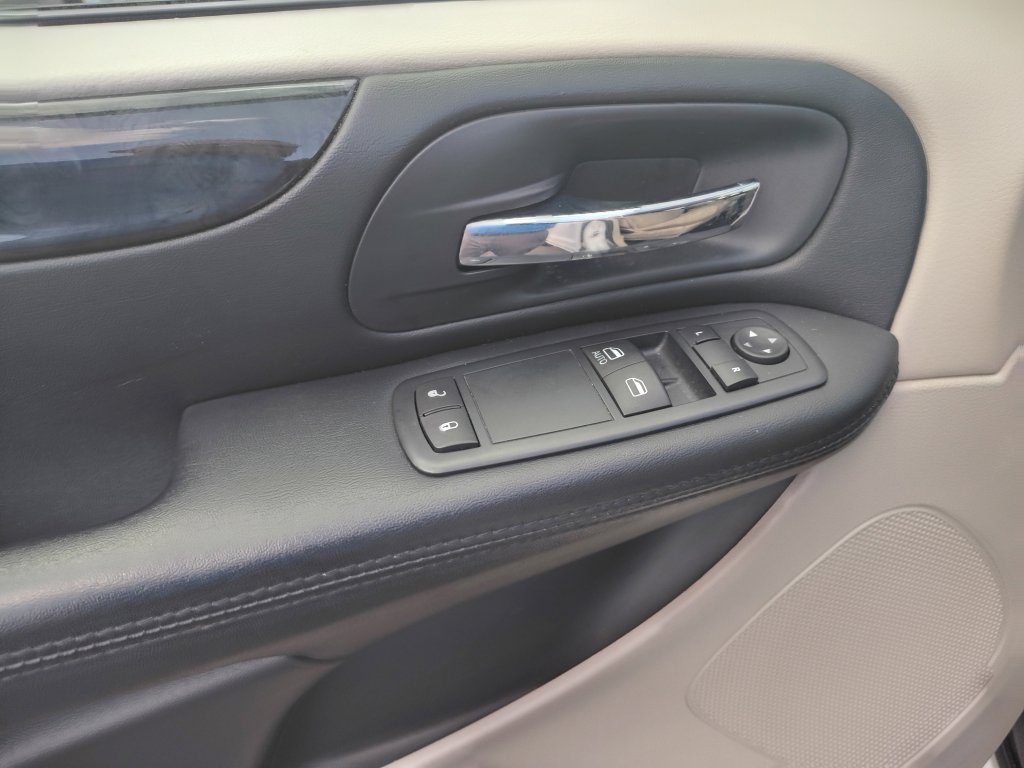 Used 2016 Dodge Grand Caravan SE w/ Quick Order Package 29E SE image 8