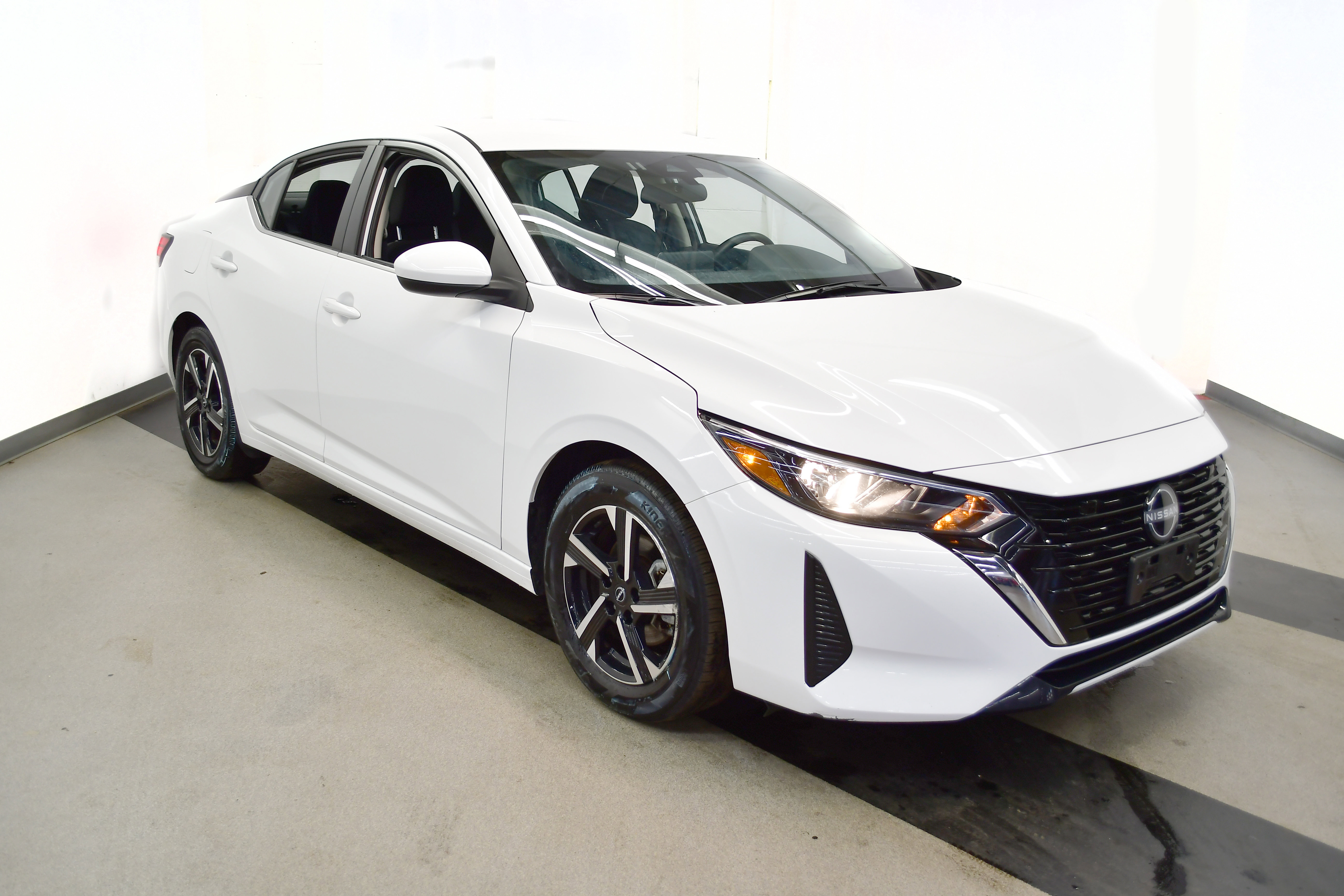 Used 2025 Nissan Sentra SV image 2
