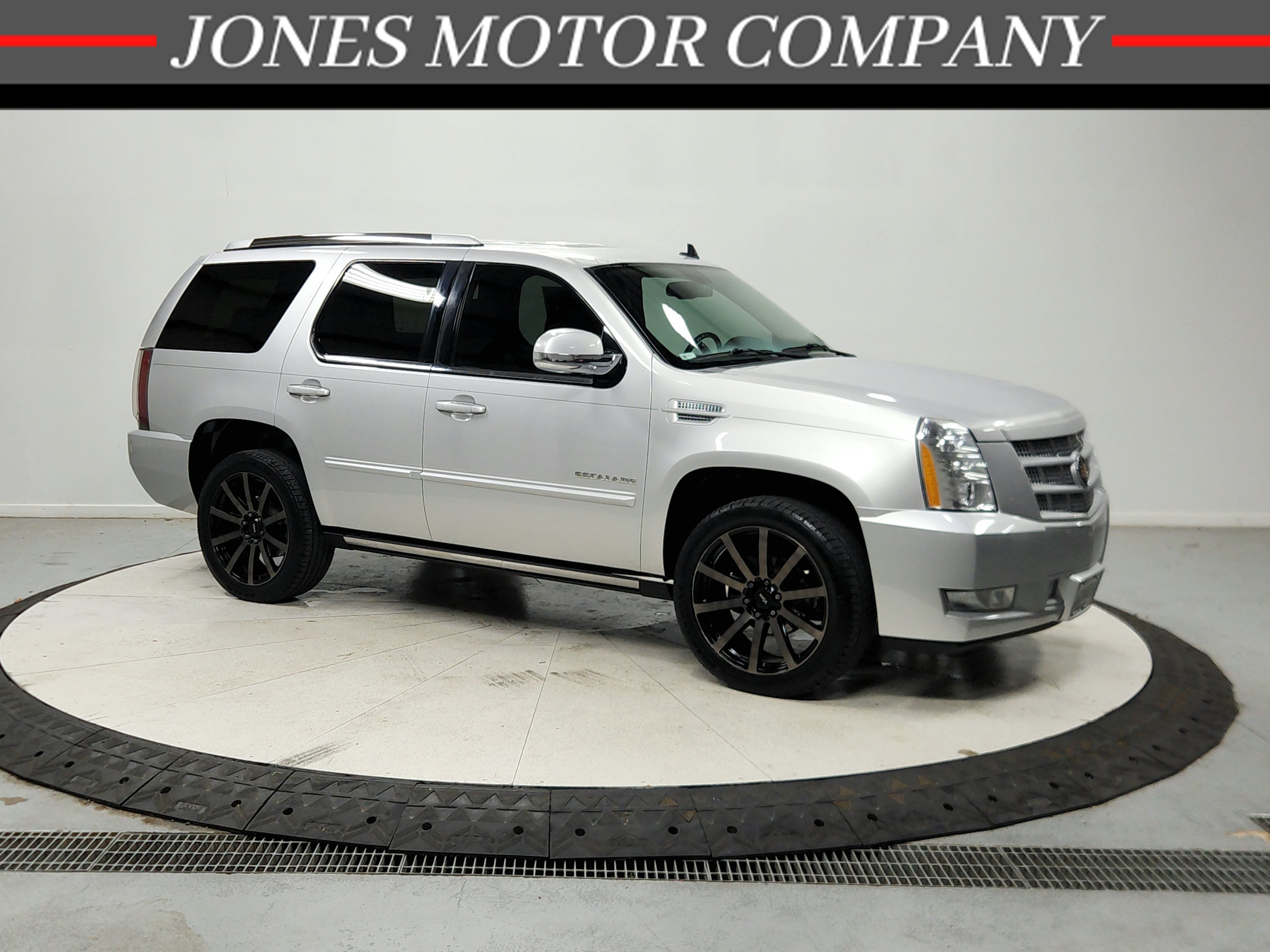 Used 2014 Cadillac Escalade Premium RWD image 1