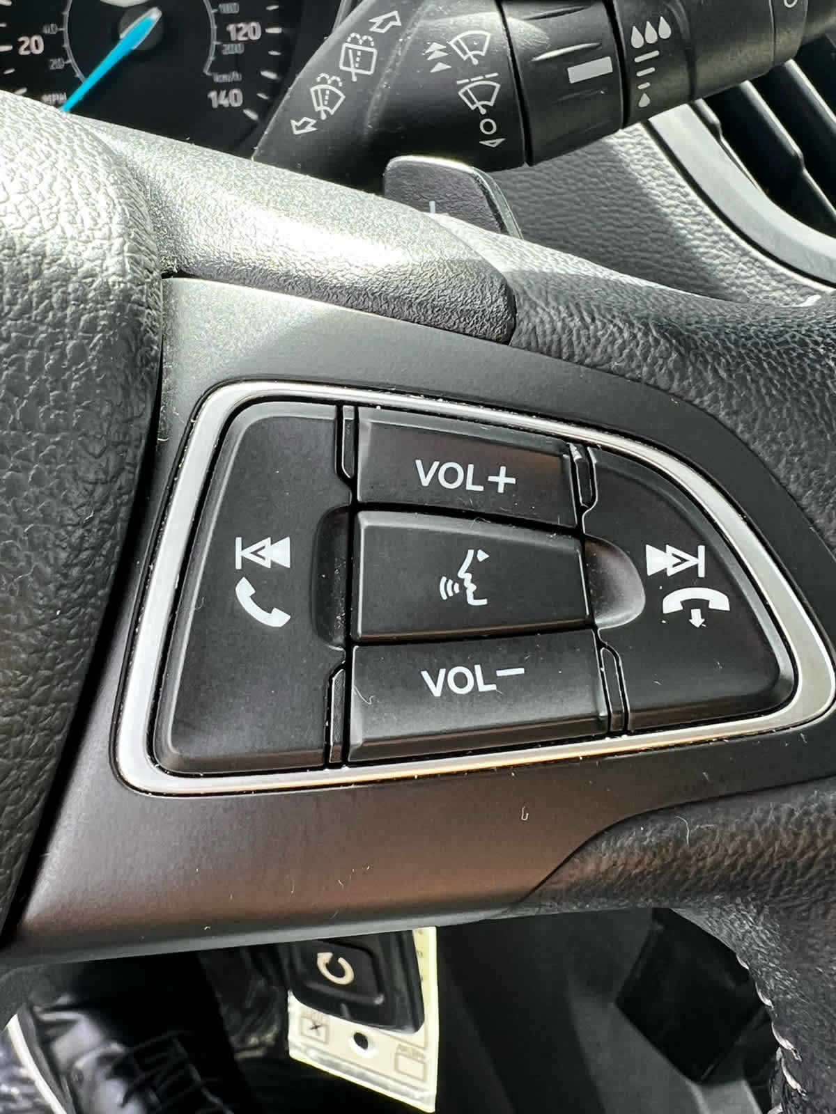 Used 2018 Ford Escape SEL w/ SEL Sport Appearance Package FWD image 17