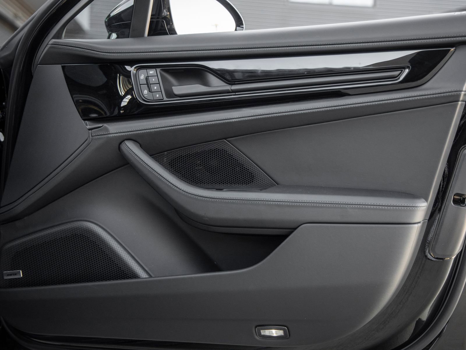 Used 2025 Porsche Panamera Turbo image 41