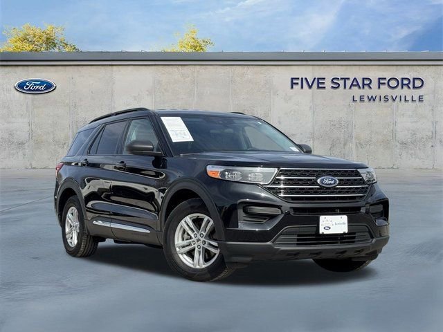 Used 2024 Ford Explorer XLT image 2