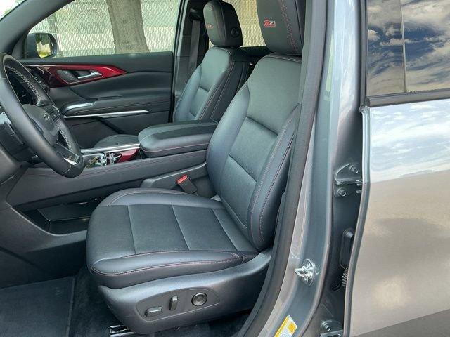 Used 2025 Chevrolet Traverse Z71 AWD/4WD image 16