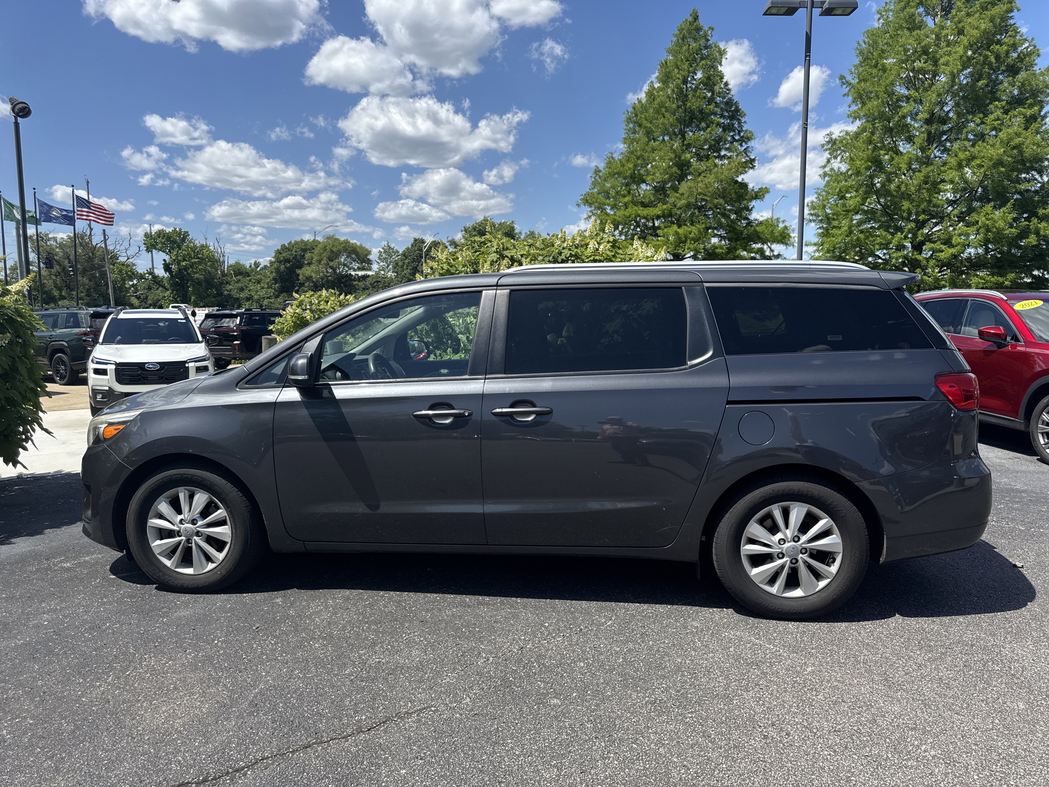 Used 2016 Kia Sedona LX w/ Option Group 020 FWD image 19