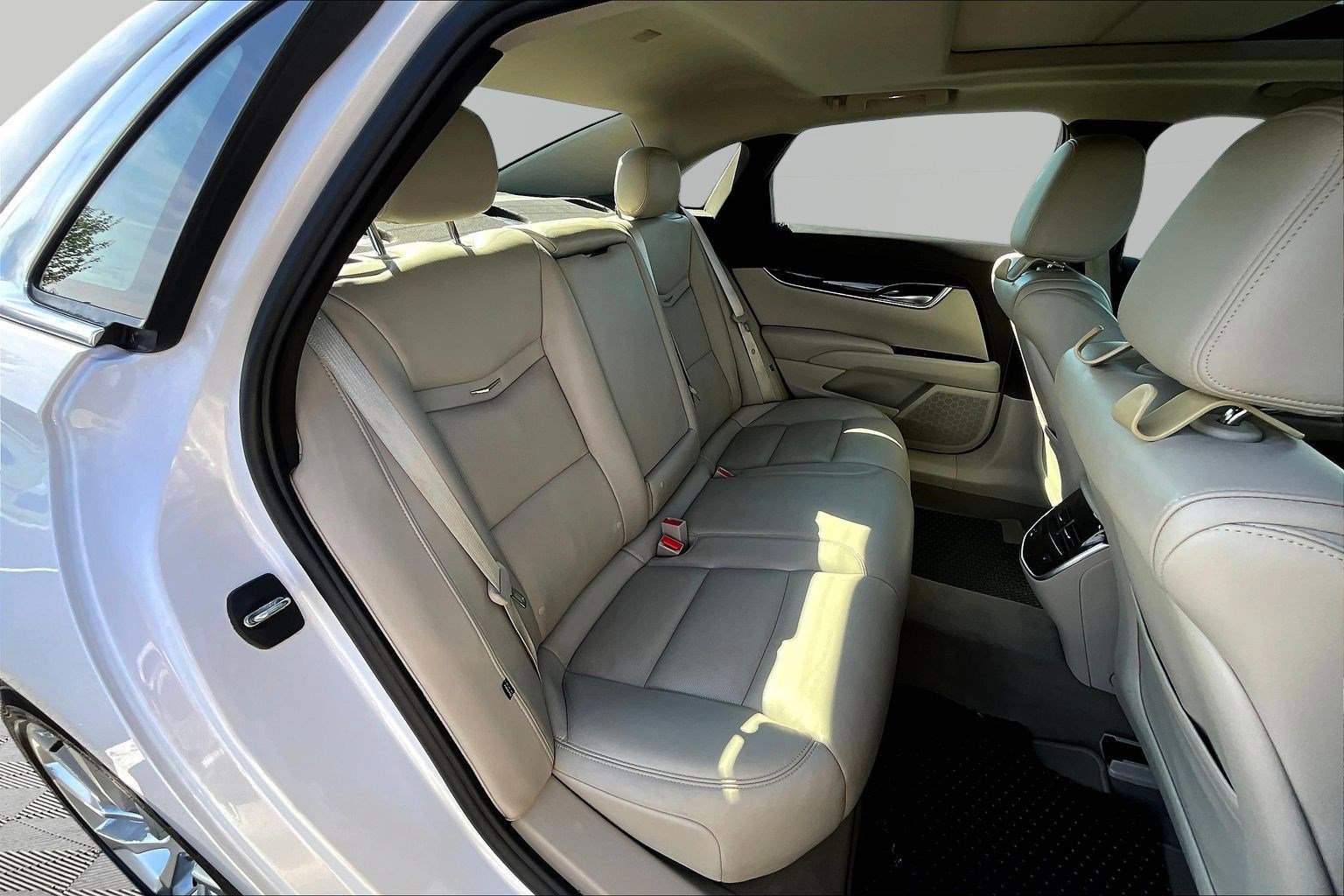 Used 2017 Cadillac XTS Luxury w/ Driver Awareness Package image 24