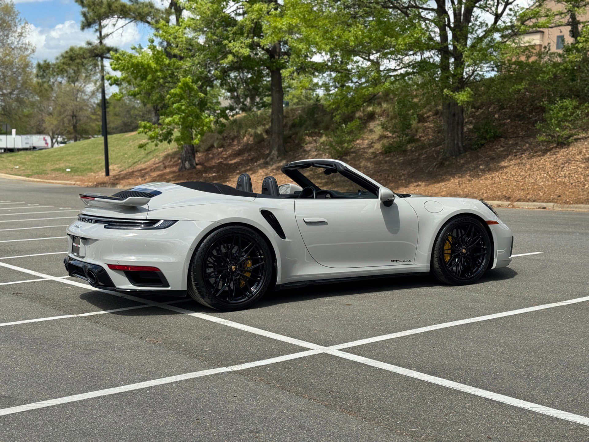 Used 2022 Porsche 911 Cabriolet AWD/4WD image 11